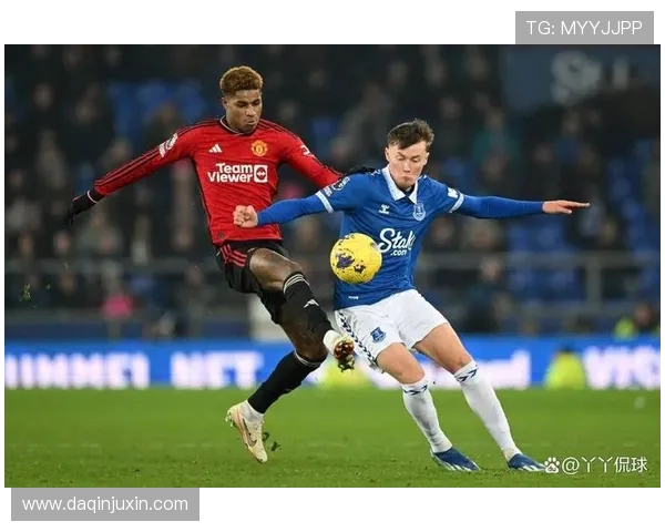 英超官方解释埃弗顿铁腰掌掴队友染红原因！吓懵曼联，莫耶斯叫好